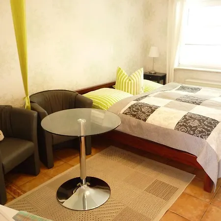 Apartment In 2736 *